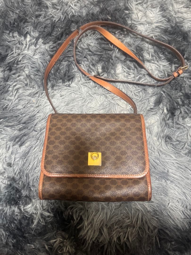 CELINE ブラウンレザーショルダーバッグ