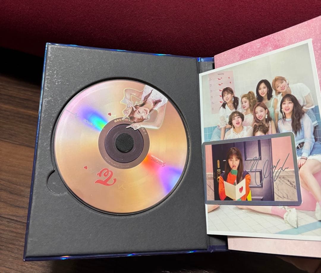 (値下げ中)TWICE　直筆サイン入りアルバム