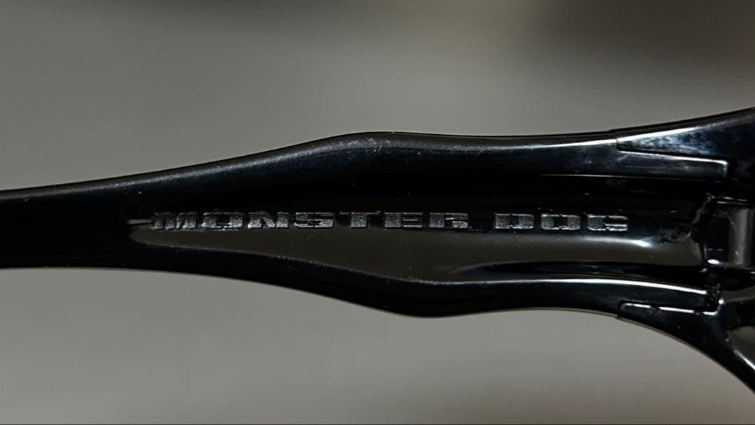 小物 oakley monster dog