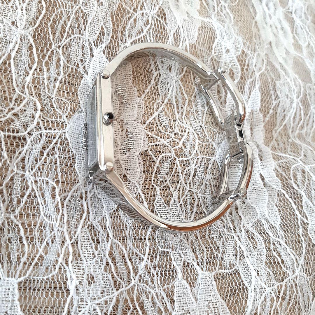 ✨新品電池☆稼働美品✨GUCCI 1500L バングルウォッチ MD156