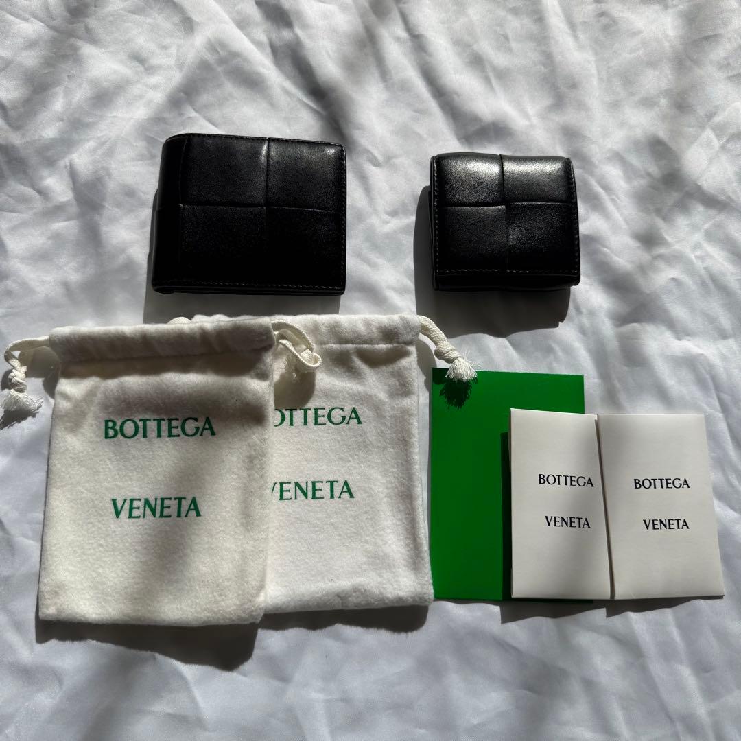 BOTTEGA VENETA ブラック二つ折り財布　パース