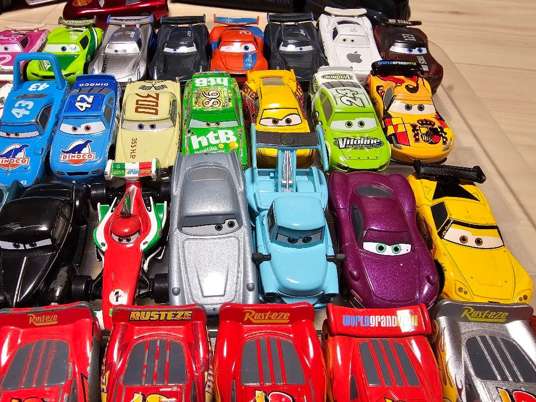 トミカ　カーズ　まとめ売り40台+トレーラー2台