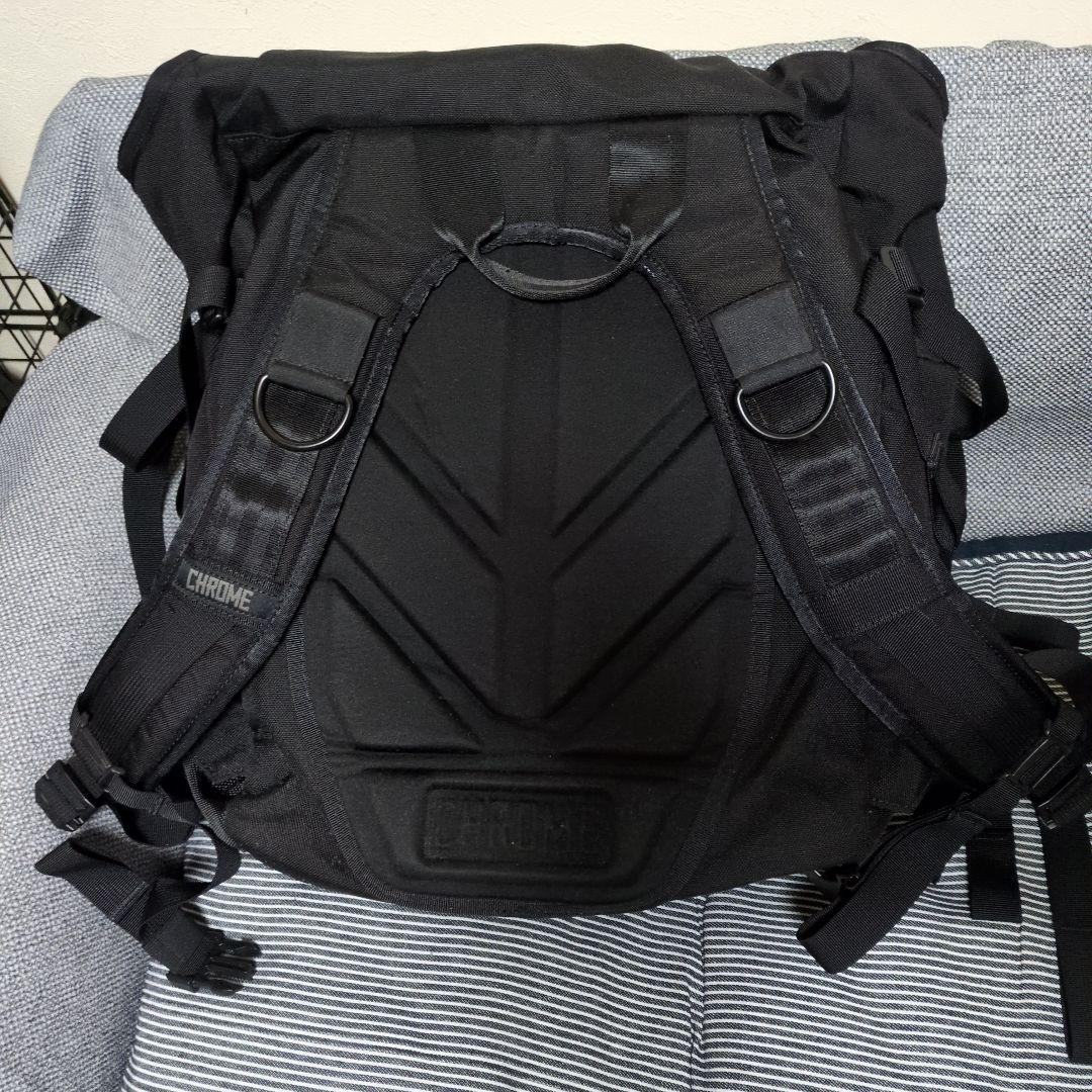 ブラックフラップバックパック