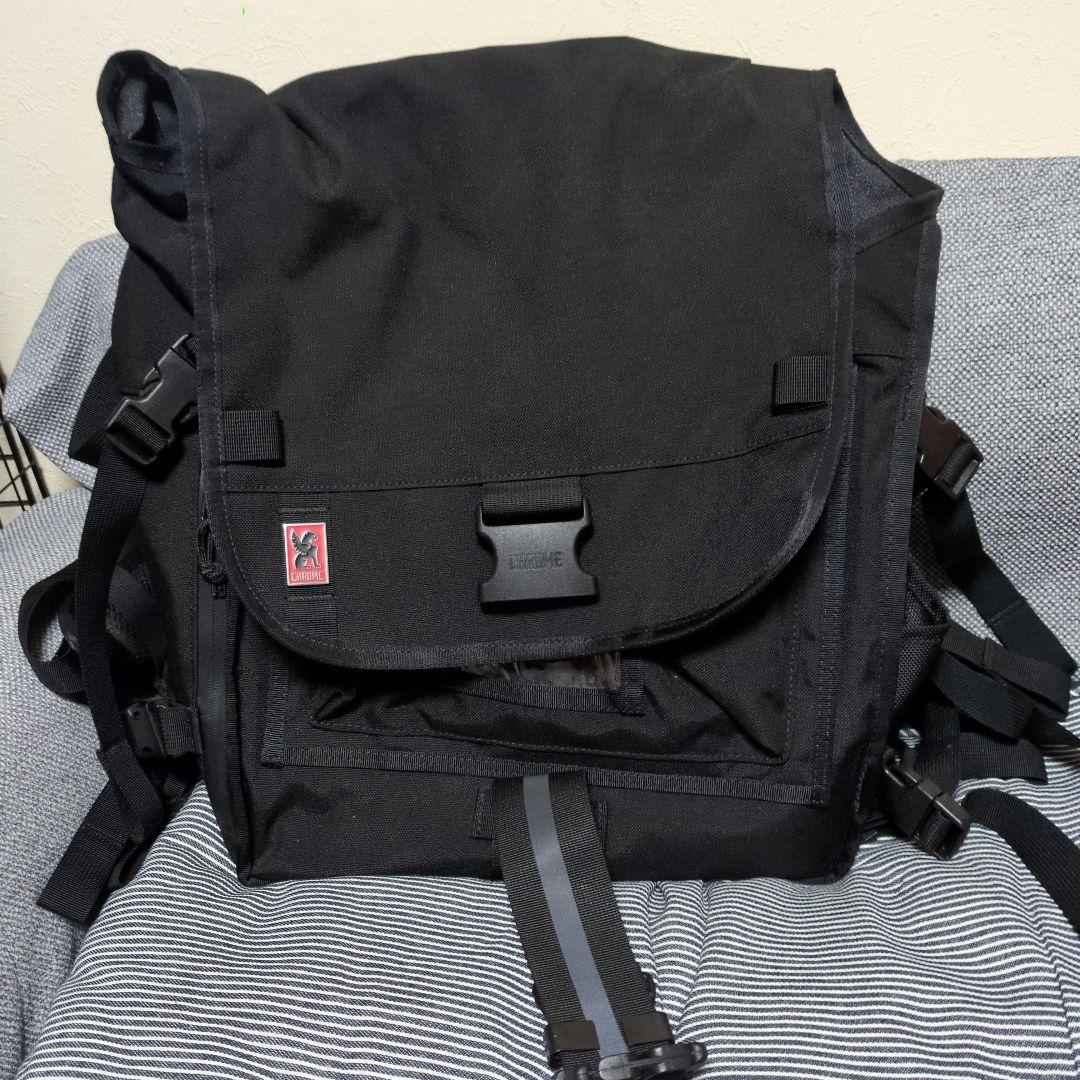 ブラックフラップバックパック