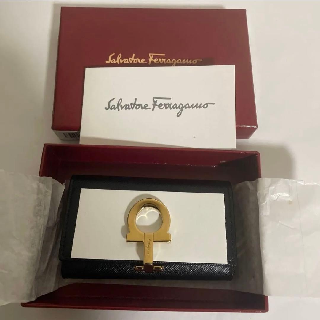 サルヴァトーレフェラガモ　6連 キーケース