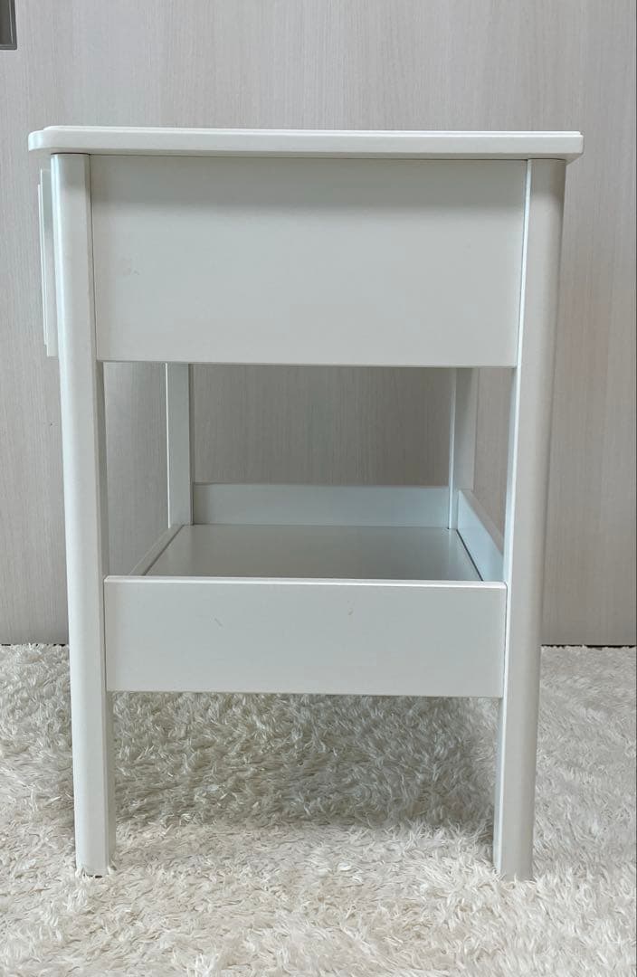 IKEA ティッセダール　ベッドサイドテーブル 引き出し付き　チェスト