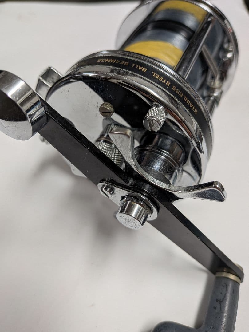 アブガルシアアンバサダー7500C 両軸リール ブラック/シルバー