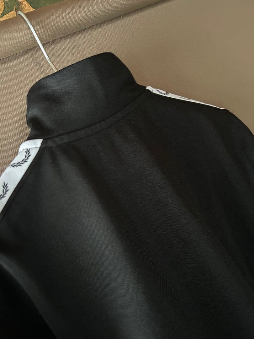 美品　FRED PERRY Cropped Taped Track Jacket