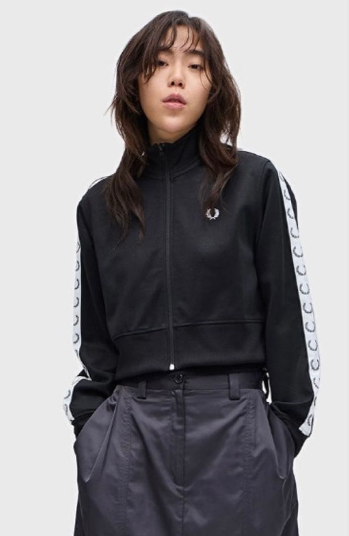 美品　FRED PERRY Cropped Taped Track Jacket