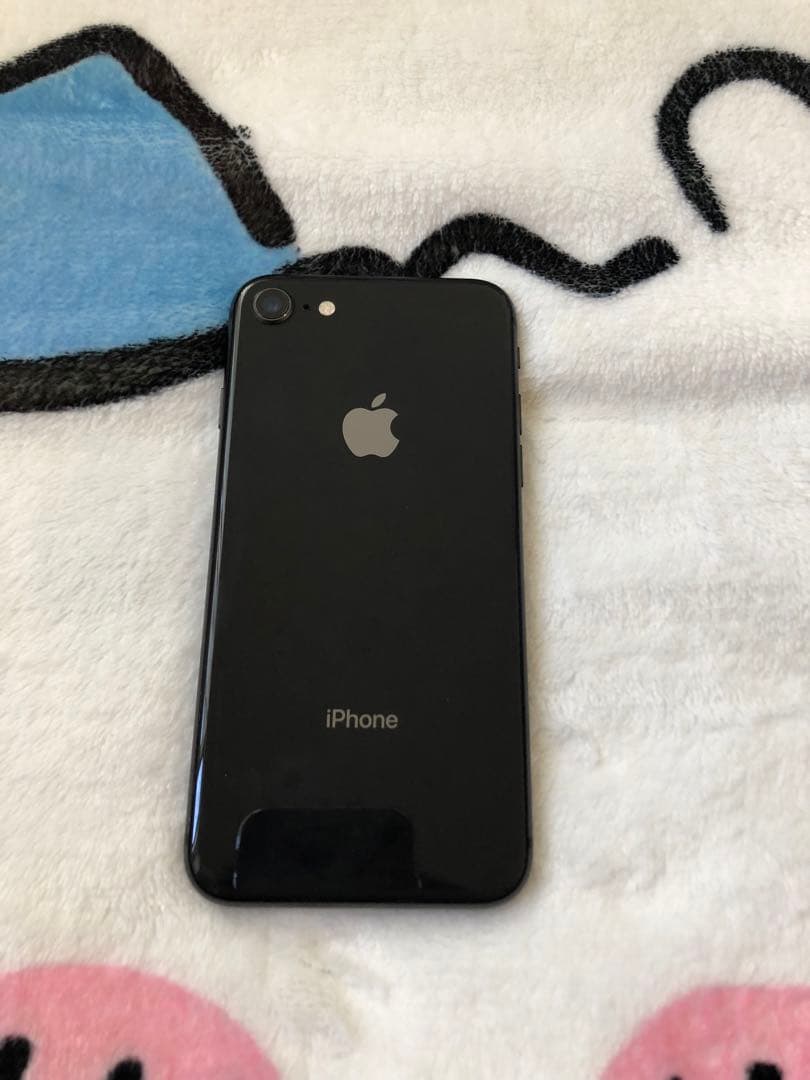 ③超美品 iPhone8 64GB バッテリー最大容量:83% docomo