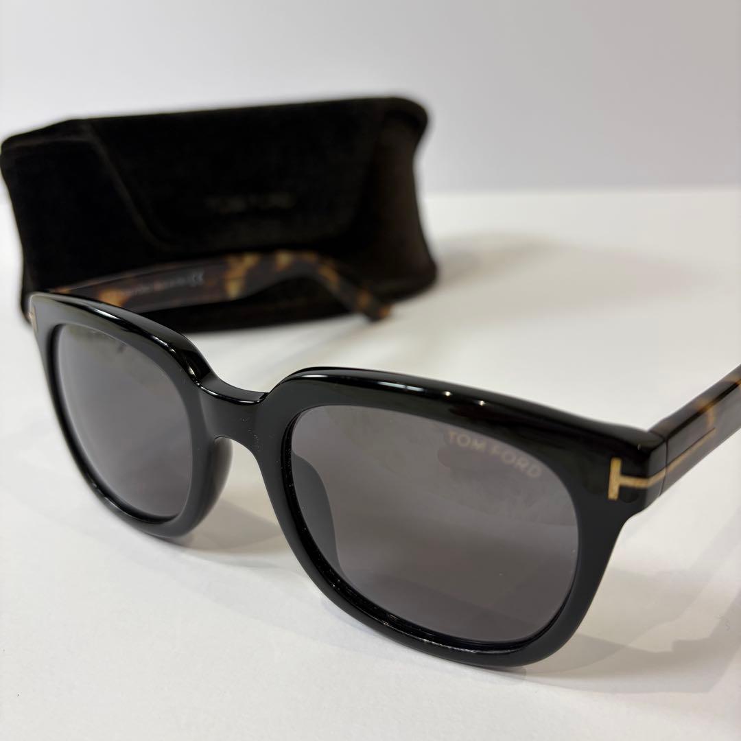 【美品】トムフォード TF211 ウェリントン型サングラス べっ甲/黒 ケース付