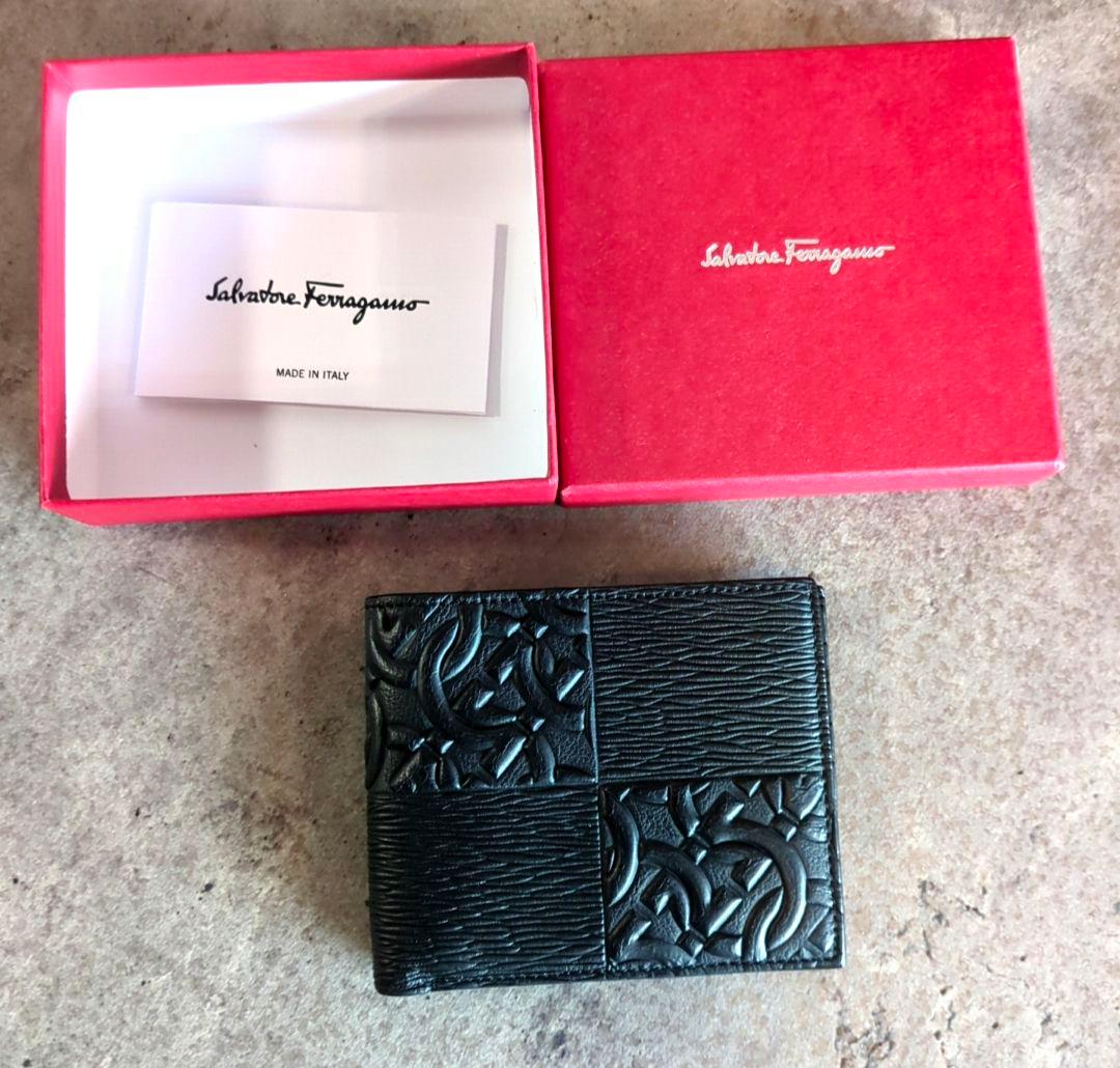 ⭐️激レア・極美品⭐️サルヴァトーレフェラガモ 二つ折り財布⭐エンボス⭐ブラック