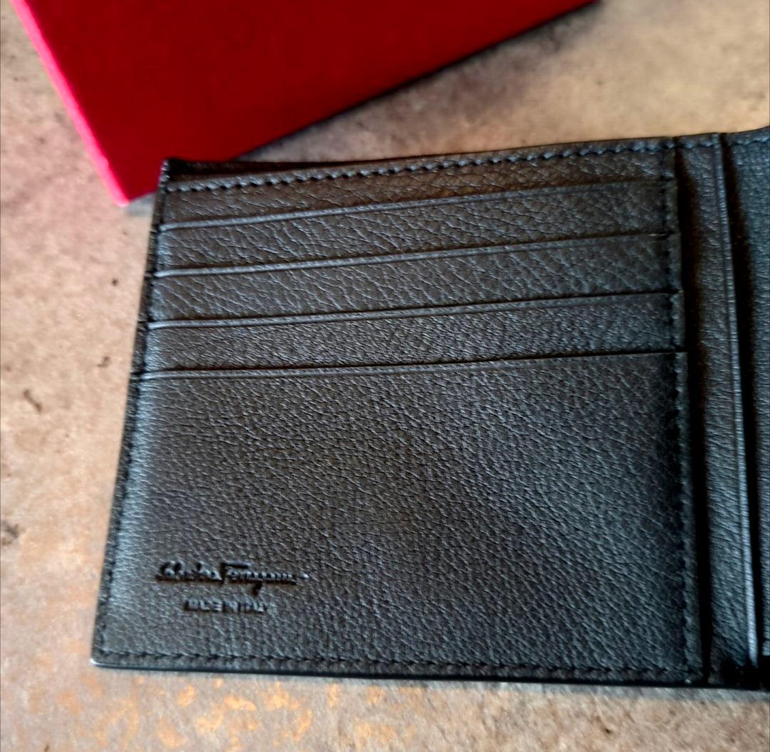 ⭐️激レア・極美品⭐️サルヴァトーレフェラガモ 二つ折り財布⭐エンボス⭐ブラック