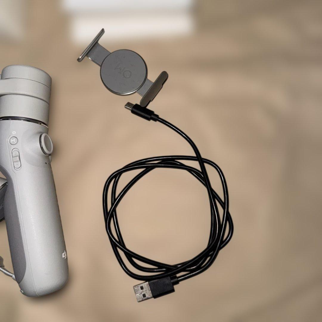 DJI OM 5 スマートフォンスタビライザー(1回のみ使用)