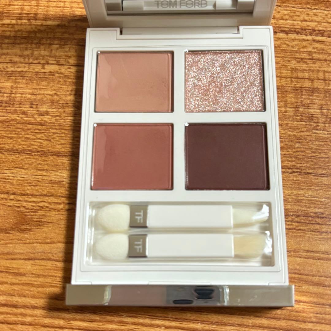 トムフォード　ソレイユ アイ カラー クォード 01SN シャレー ミンク