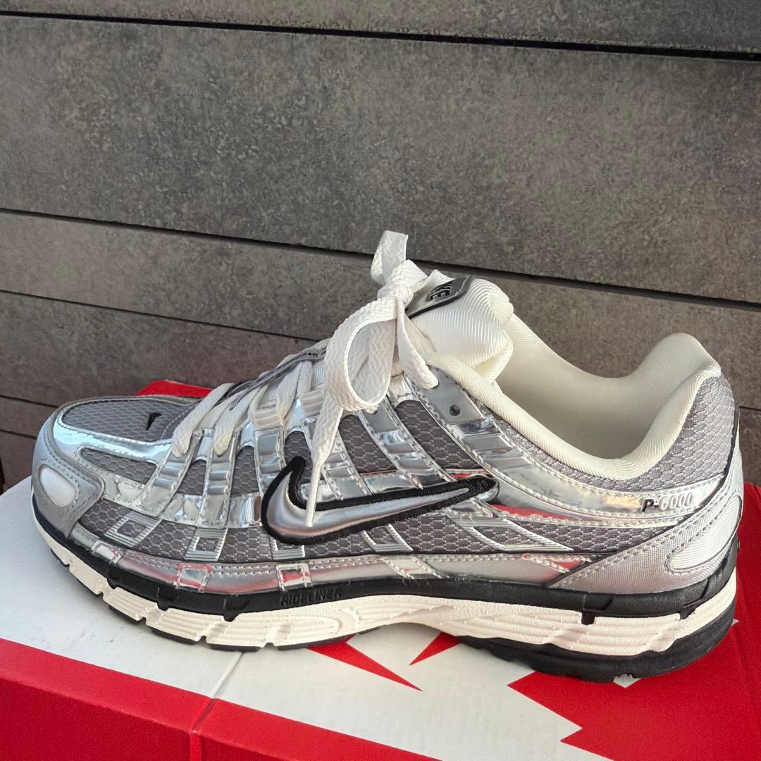 NIKE P6000 メタリックシルバー/ホワイト スニーカー 24.5㎝