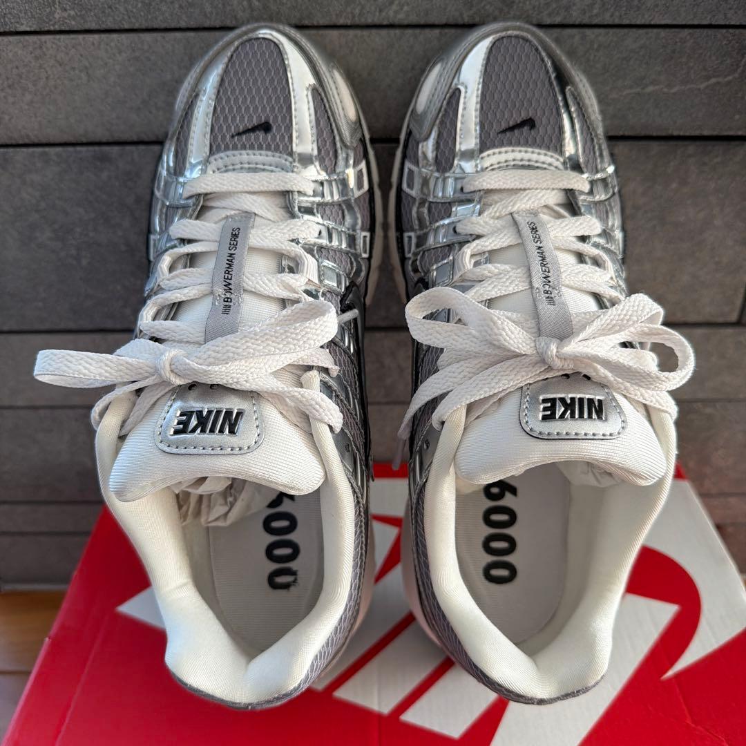 NIKE P6000 メタリックシルバー/ホワイト スニーカー 24.5㎝