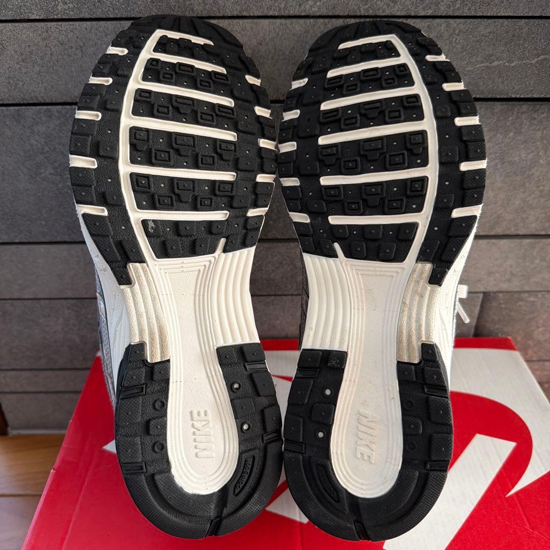 NIKE P6000 メタリックシルバー/ホワイト スニーカー 24.5㎝