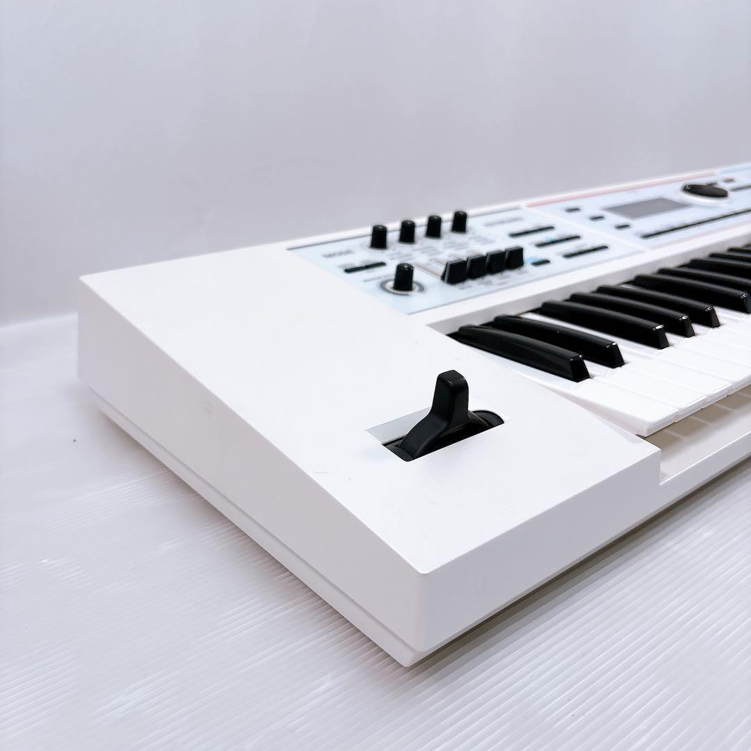 【極美品】Roland ローランド JUNO-DS61 シンセサイザー ケース付