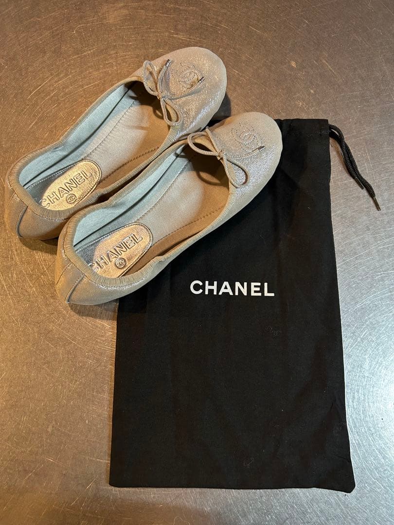 CHANELシャネル ルームシューズ新品未使用　室内履き　シルバー 35