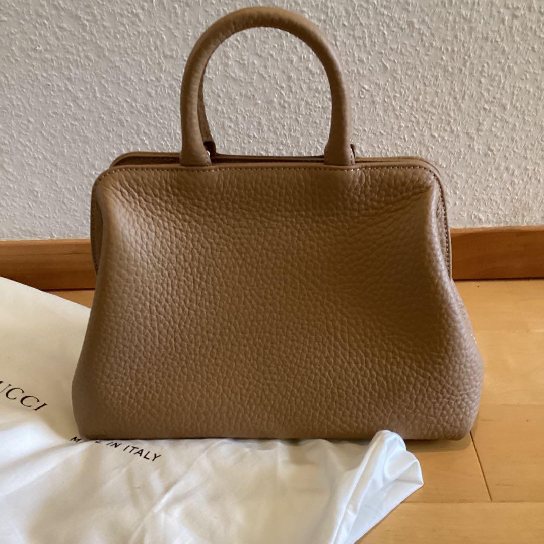 IACUCCI ベージュ レザー ハンドバッグ　ご検討商品