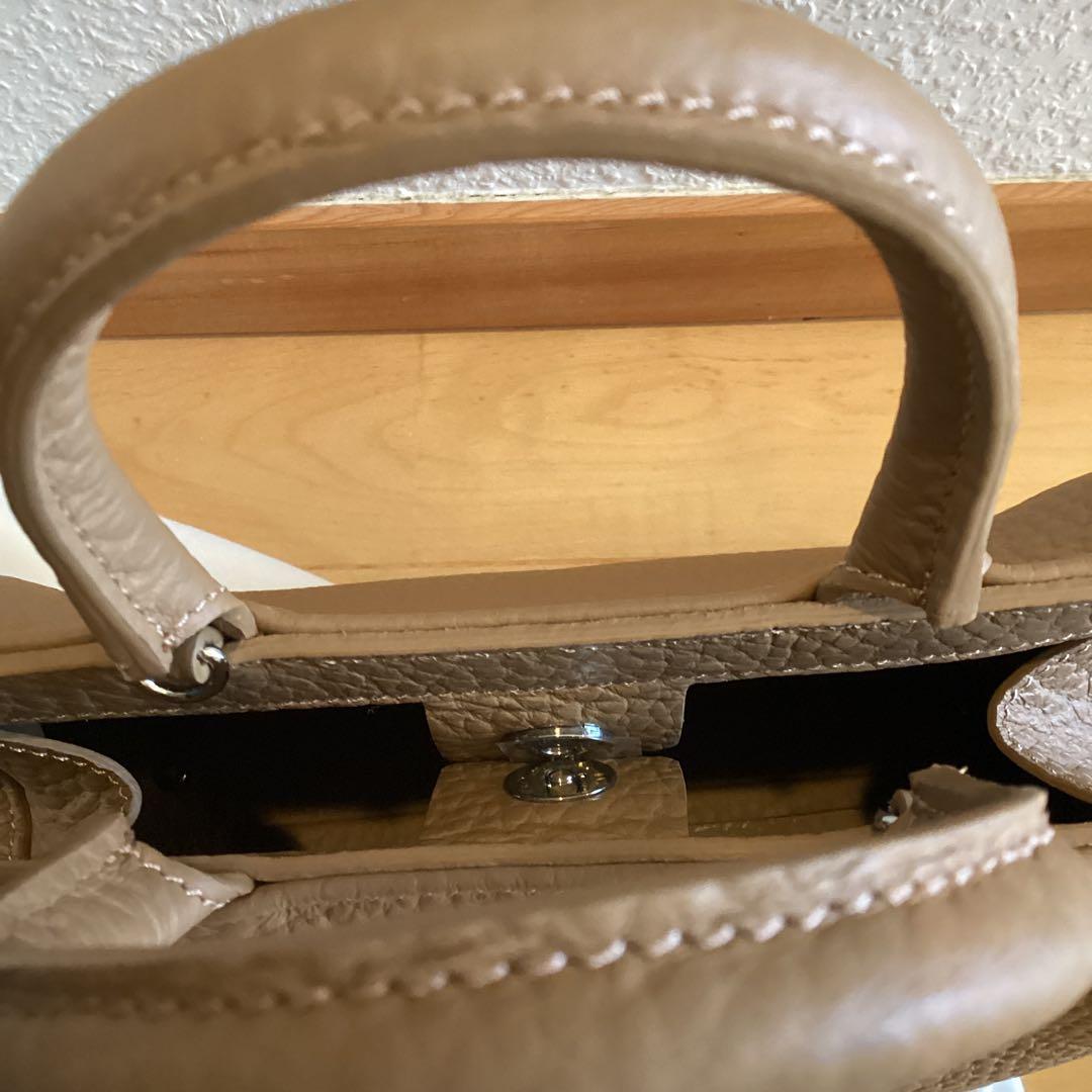 IACUCCI ベージュ レザー ハンドバッグ　ご検討商品
