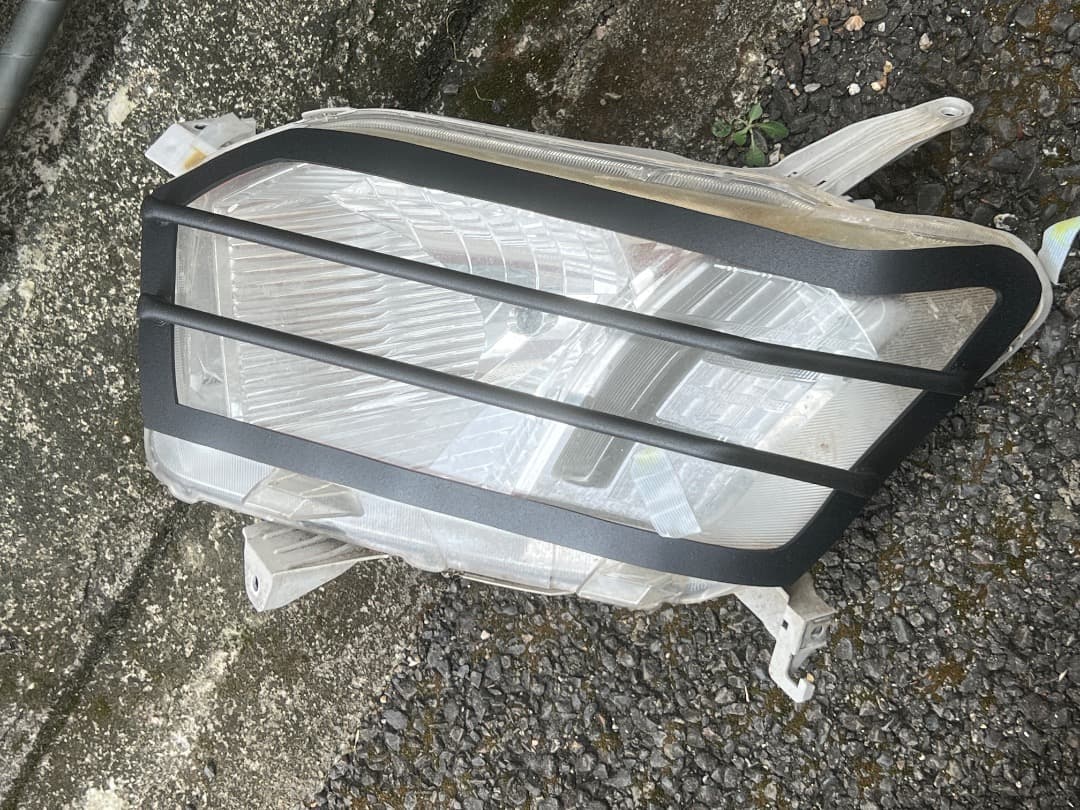 プロボックス　サクシード　ヘッドライトガード　左右