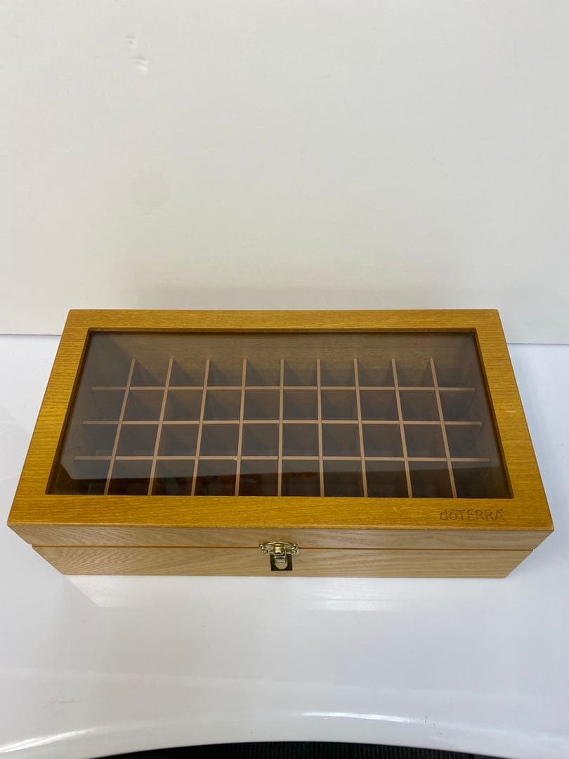 doTERRA 木製ガラス蓋付き エッセンシャルオイル瓶50本収納 ボックス