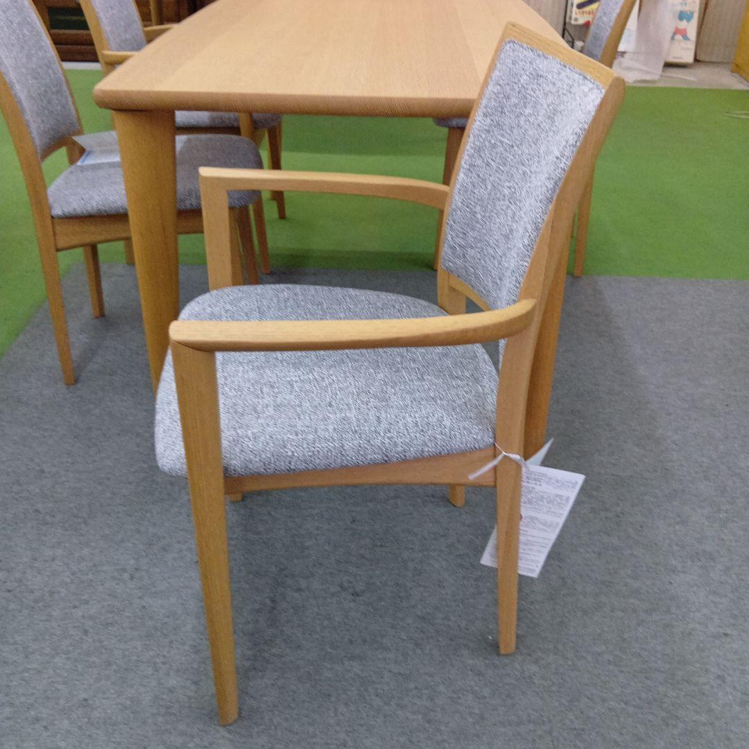 飛騨 シラカワ　 ダイニングチェア 展示品1　肘付き