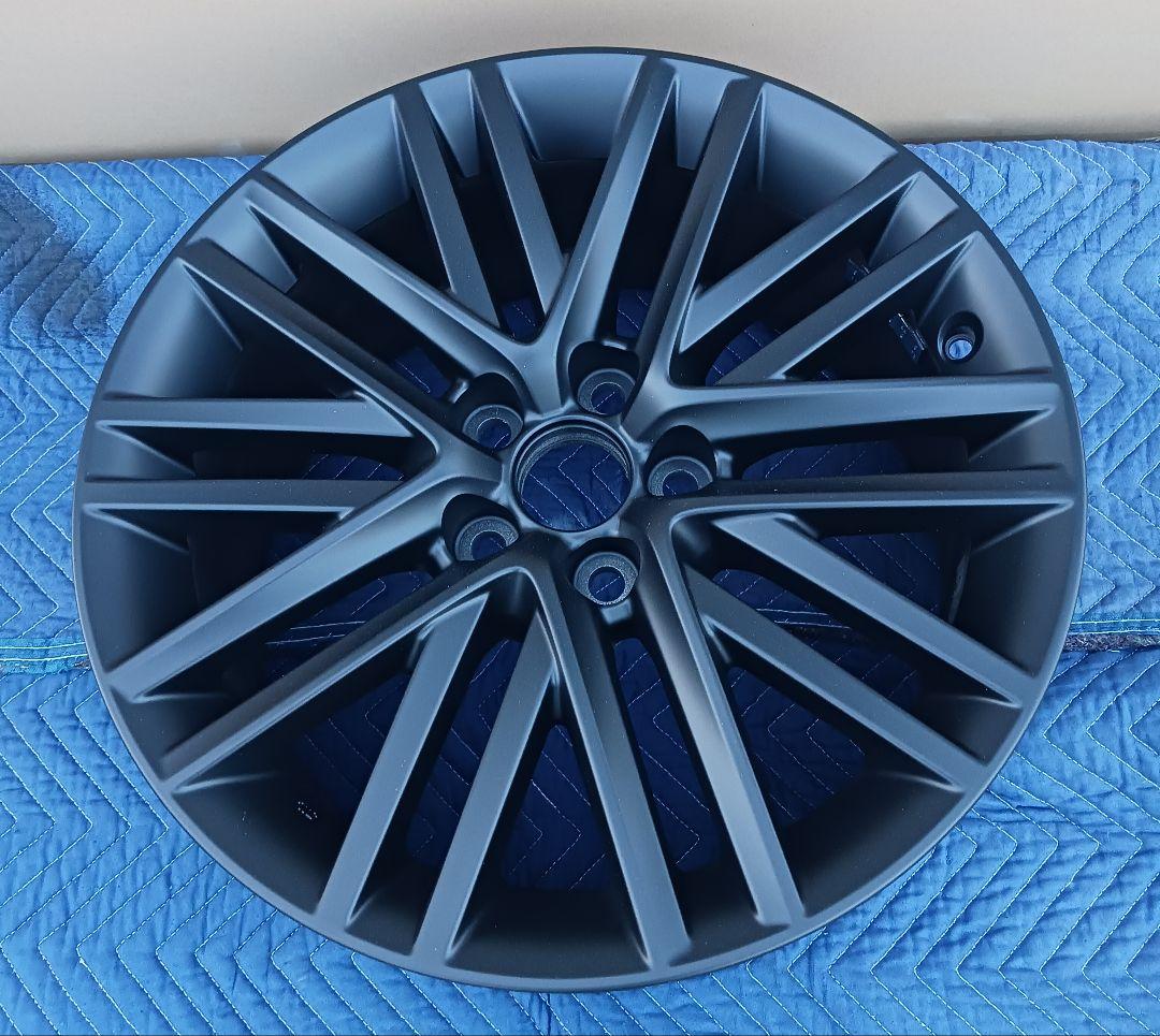 令和4年式AZSH20トヨタクラウン純正アルミホイル艶消しブラック仕様中古美品