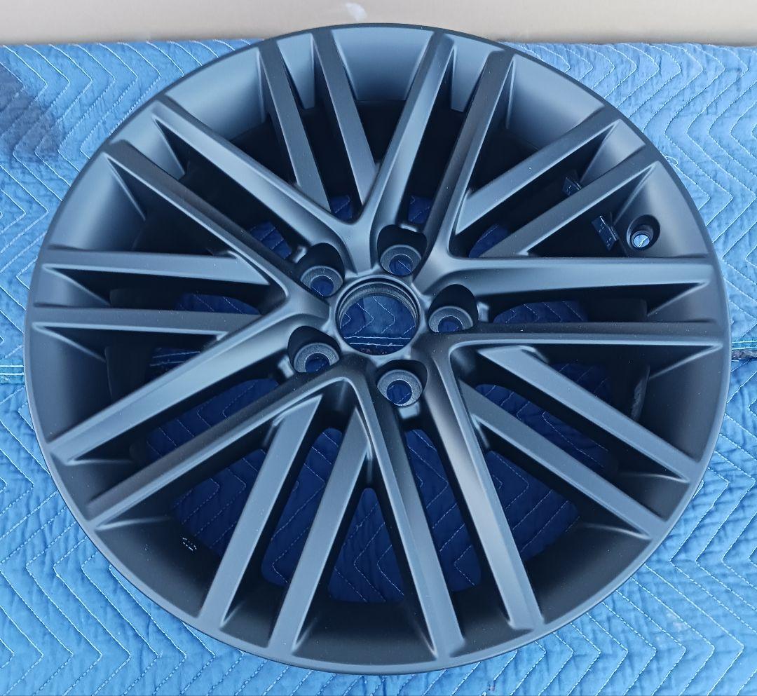 令和4年式AZSH20トヨタクラウン純正アルミホイル艶消しブラック仕様中古美品