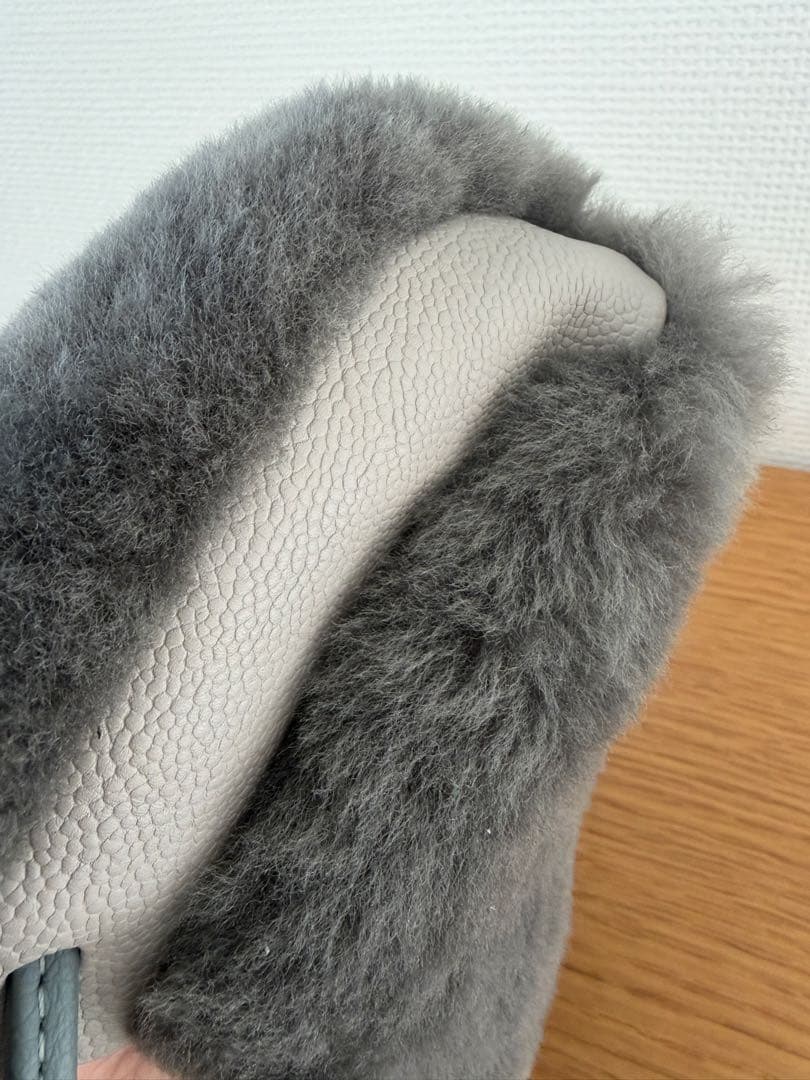 UGG アグ　ショルダーバッグ　グレー　美品