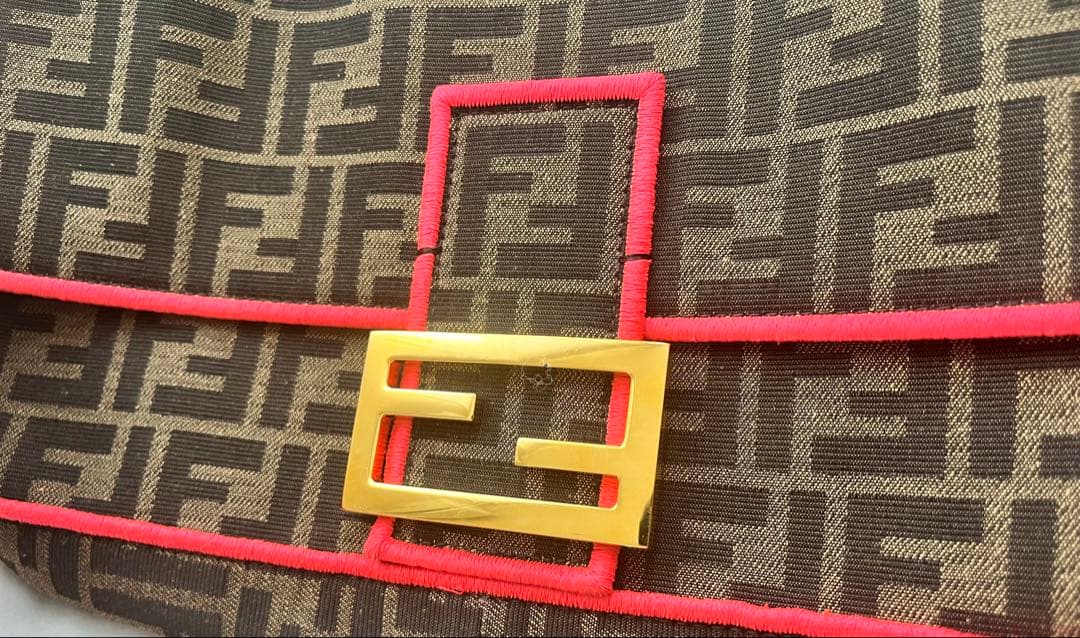 Fendi ロゴ　ショルダーバッグ