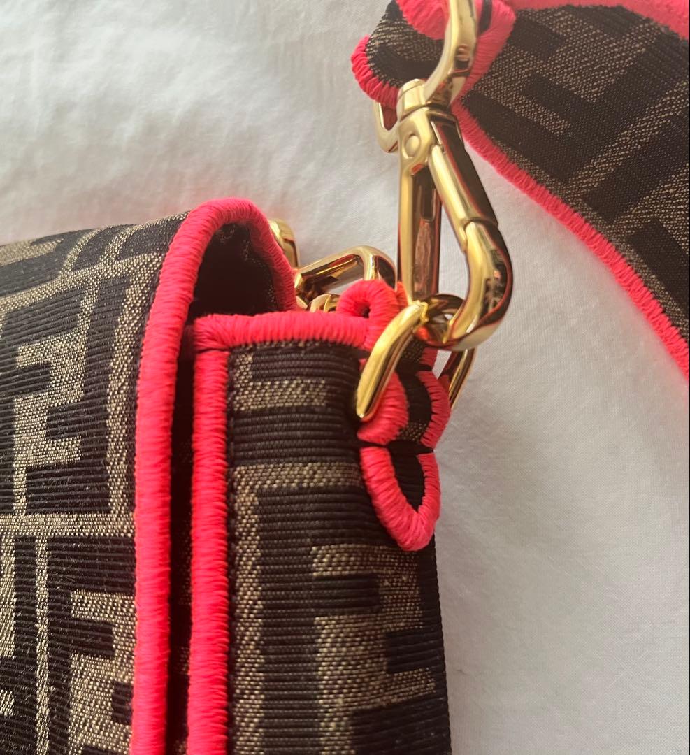 Fendi ロゴ　ショルダーバッグ