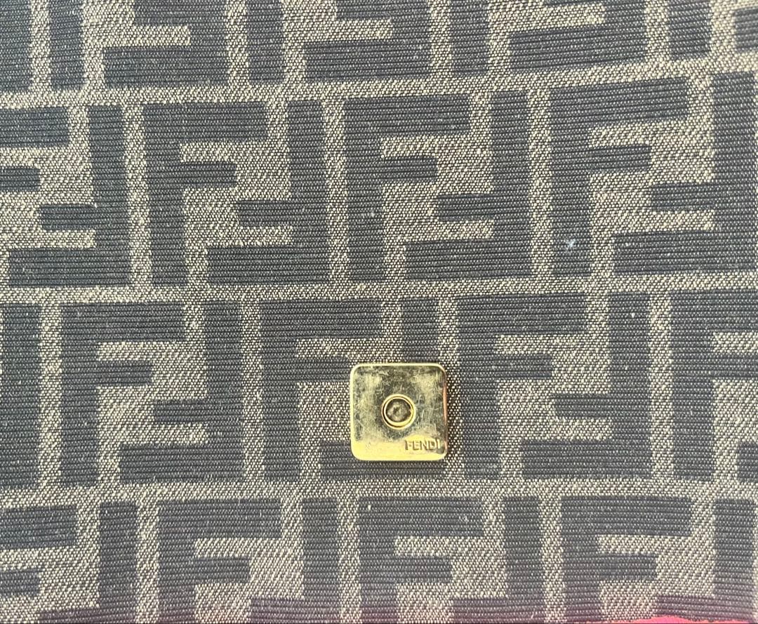 Fendi ロゴ　ショルダーバッグ
