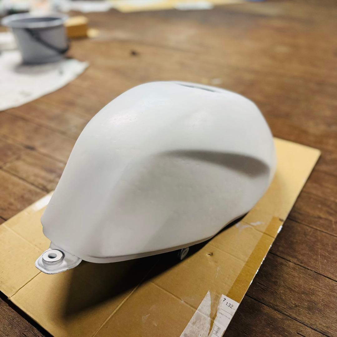 【バリオス2 タンク】 白サフ仕上げ 美品