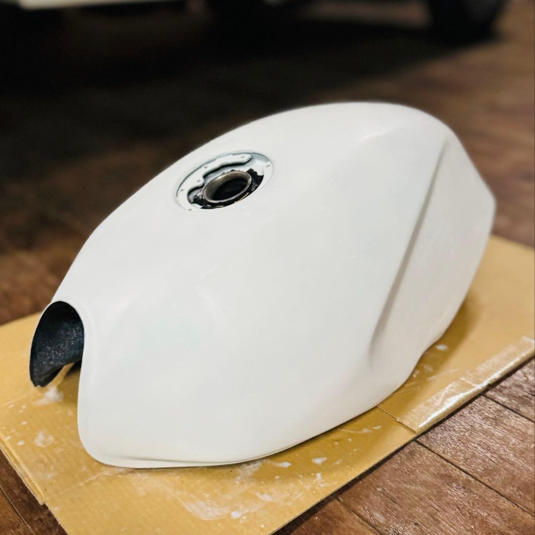 【バリオス2 タンク】 白サフ仕上げ 美品