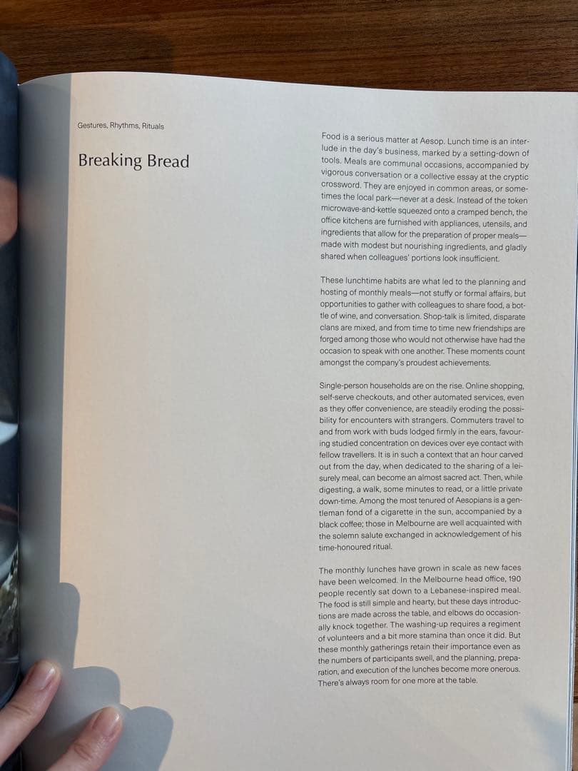 Aesop ハードカバー　洋書　本