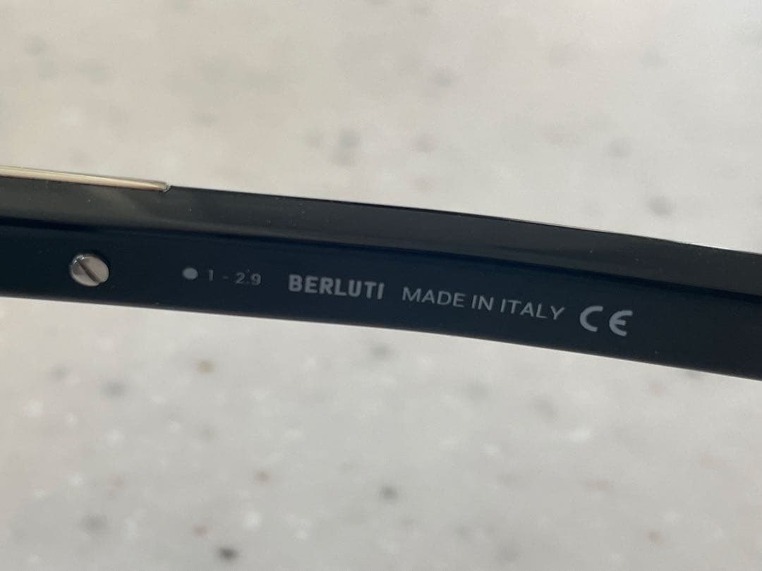 BERLUTI ブラック キャットアイ サングラス