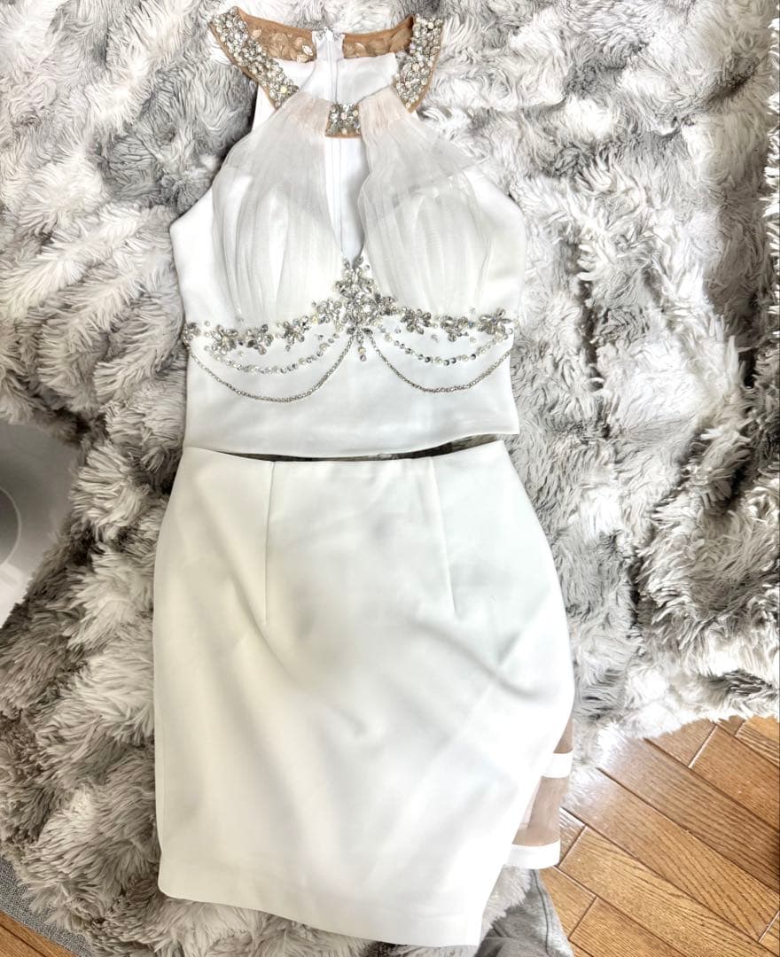 U*）様 n*a様 白ドレス