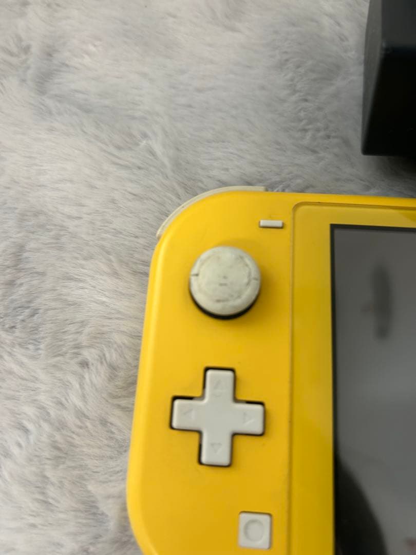 ニンテンドー　スイッチライト　Nintendo Switch lite イエロー