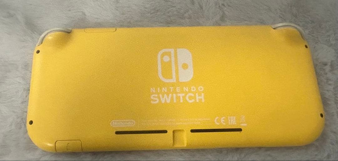ニンテンドー　スイッチライト　Nintendo Switch lite イエロー