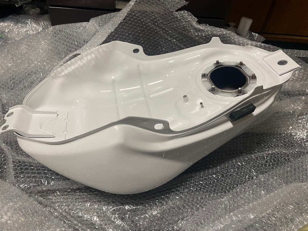 VTR250 FI パールホワイト　ガソリンタンク