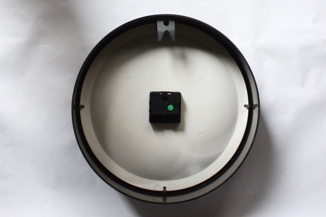 こちらこそが最安値 ピンバッジ付 Pragotron パラゴトロン 時計 掛時計