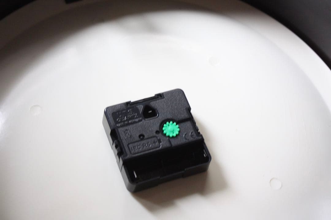 こちらこそが最安値 ピンバッジ付 Pragotron パラゴトロン 時計 掛時計