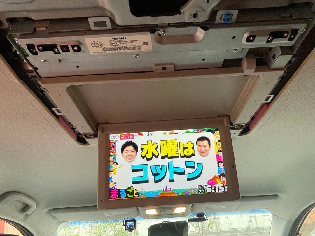 E52 フリップダウンモニター