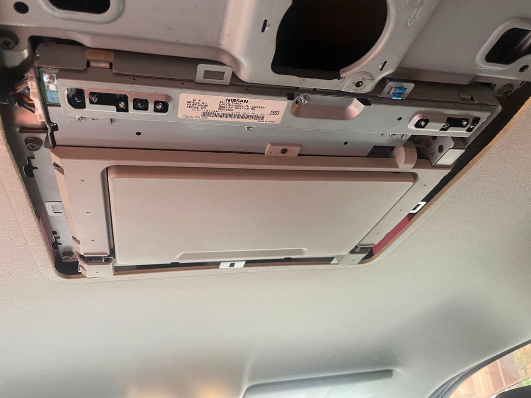 E52 フリップダウンモニター