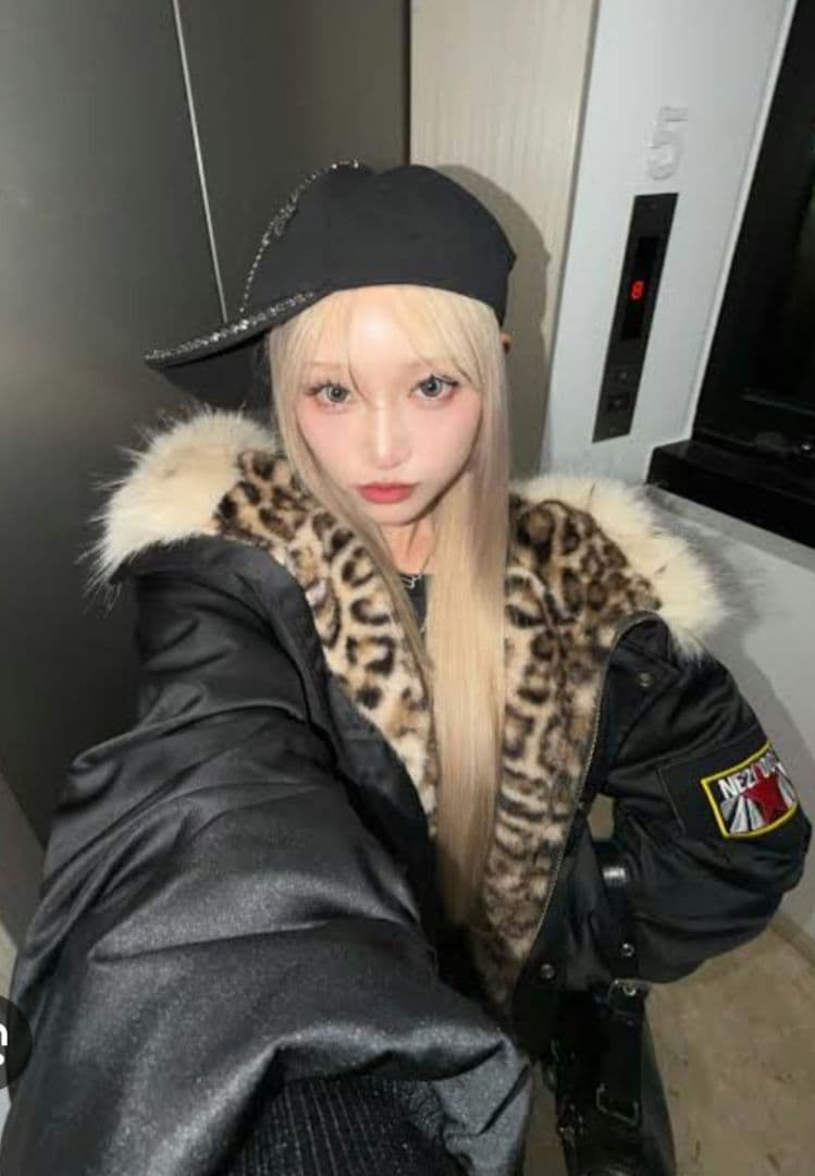 zipper clubレオパードファー付きクロップドジャケット