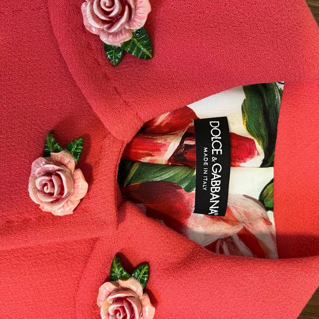 希少 ドルチェ&ガッパーナ ピンク コート ローズボタン