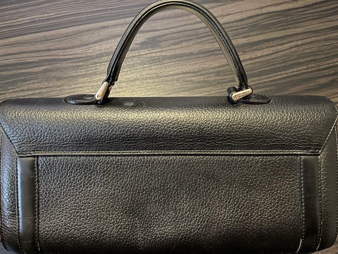 Burberry ブラックレザーハンドバッグ